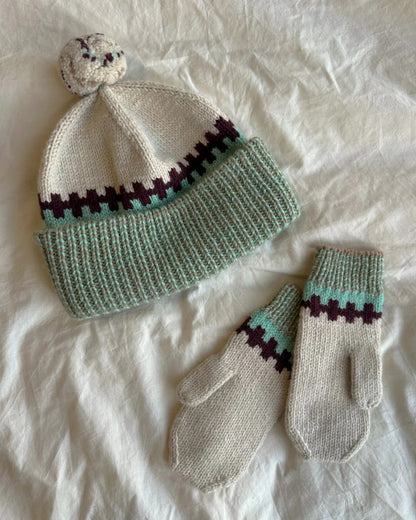 Cross Set | high-contrast pattern from Double Sunday by Sandnes Garn