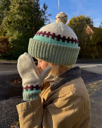Cross Set | high-contrast pattern from Double Sunday by Sandnes Garn