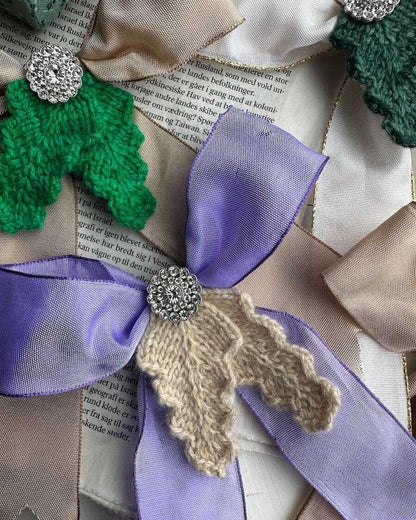 Holly Bow | festive bow with free pattern from Classic Cashmere by Cardiff