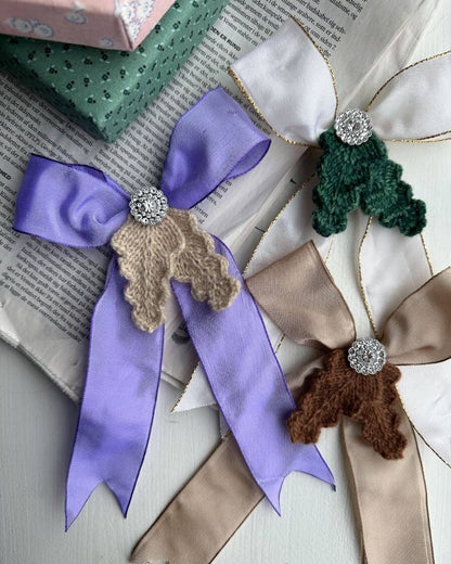 Holly Bow | festive bow with free pattern from Classic Cashmere by Cardiff