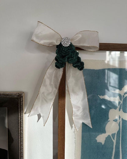 Holly Bow | festive bow with free pattern from Classic Cashmere by Cardiff