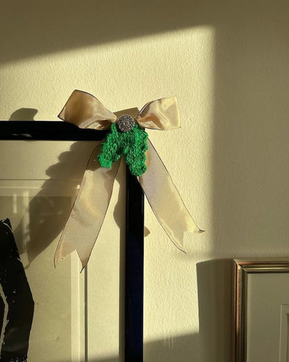 Holly Bow | festive bow with free pattern from Classic Cashmere by Cardiff
