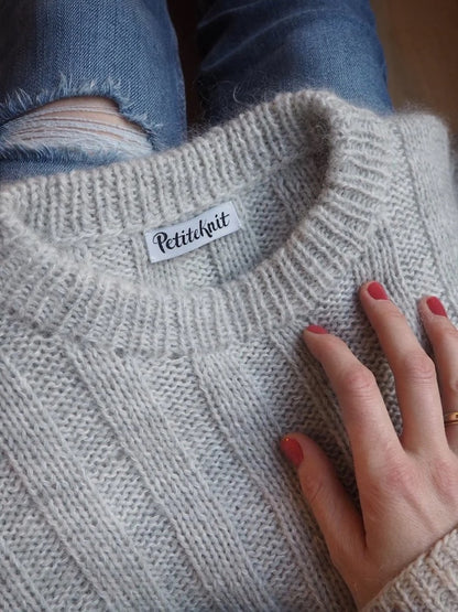 Pull à rayures verticales | long et doux, tricoté avec les fils Sunday et Tynn Silk Mohair de Sandnes Garn