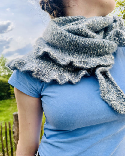 Ruffle Shawl | licht met een nonchalante ruchesrand van Le Coton & Alpaca van Biches & Bûches