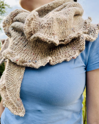 Ruffle Shawl | licht met een nonchalante ruchesrand van Le Coton & Alpaca van Biches & Bûches