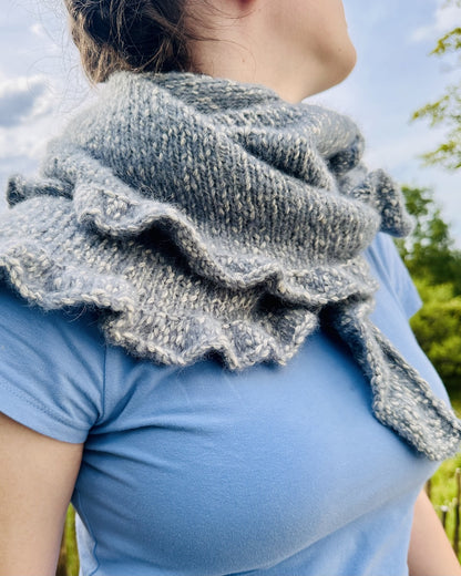 Ruffle Shawl | licht met een nonchalante ruchesrand van Le Coton & Alpaca van Biches & Bûches