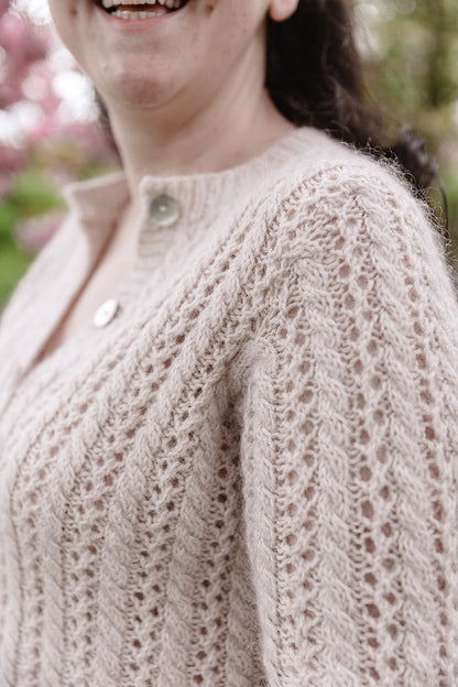 Cathy Cardigan | bezauberndes Lacemuster aus Merino und Soft Silk Mohair von Knitting for Olive