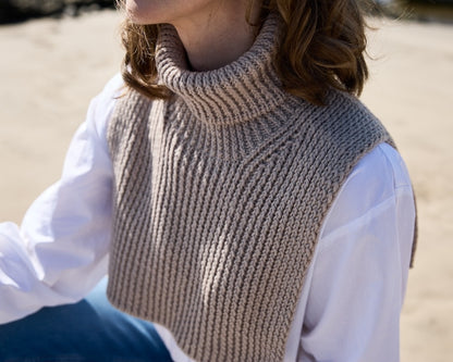Rosy Green Wool Kalmte Schalkragen aus Big Merino Hug in Sand 2