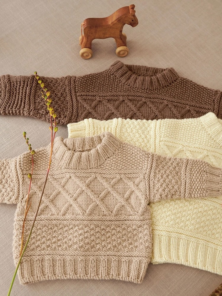 Guernsey Sweater Baby aus der Sandnes Kollektion 2413 mit Double Sunday von Sandnes Garn 2