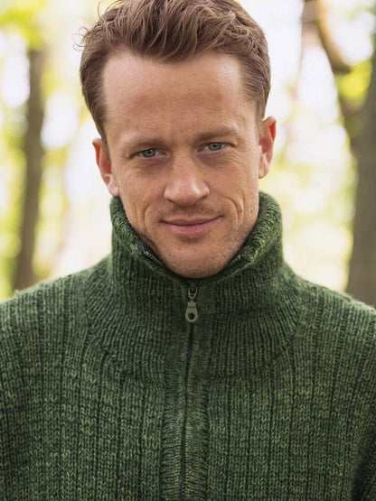 Sandnes 25_4 Tarjei Sweater Man mit Tynn Peer Gynt 5