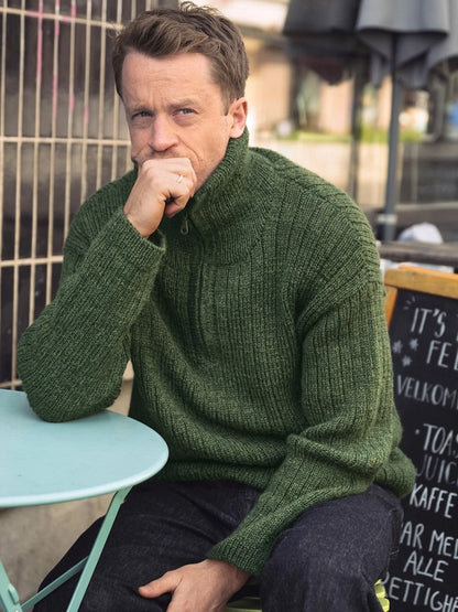 Sandnes 25_4 Tarjei Sweater Man mit Tynn Peer Gynt 8