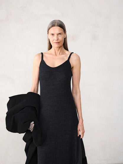 Robe Emerson | Robe à bretelles avec fils Alpaca Silke et Alpaca Folgetrad de Sandnes 2507