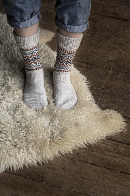 Syysyö Socks von Ronja Hakalehto mit Nalle von Novita 3