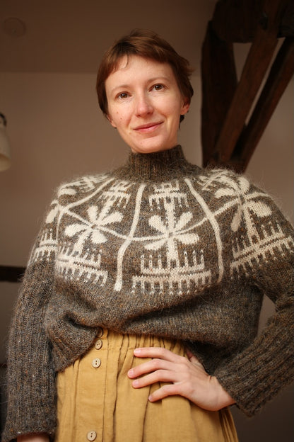 Yardana Pullover | floral Norwegian pattern with Plötulopi from Lopi Island