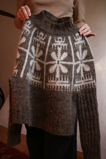 Yardana Pullover | floral Norwegian pattern with Plötulopi from Lopi Island