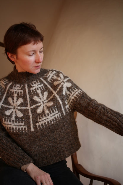 Yardana Pullover | floral Norwegian pattern with Plötulopi from Lopi Island