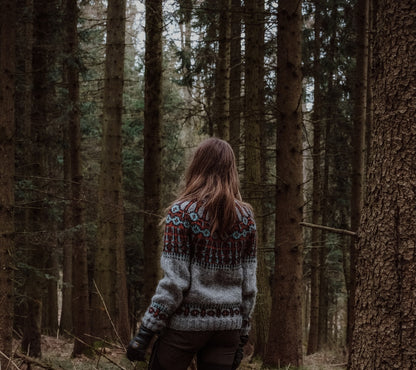 Forest Guard Sweater | kontrastreiches Norwegermuster aus Alafosslopi von Lopi Island