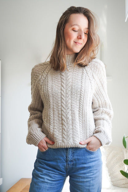 Wochenmarkt Pullover | zauberhaftes Zopfmuster aus Alpaka Ull von Sandnes Garn