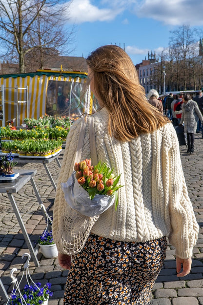 Wochenmarkt Pullover | zauberhaftes Zopfmuster aus Alpaka Ull von Sandnes Garn