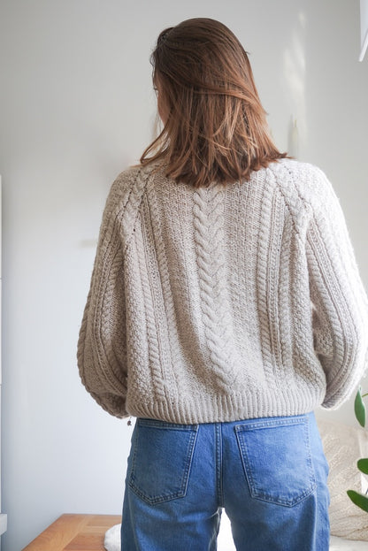 Wochenmarkt Pullover | zauberhaftes Zopfmuster aus Alpaka Ull von Sandnes Garn