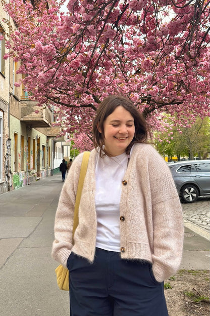 Maja Cardigan von wemadewardrobe mit Ecopuno und Silkhair oder Setasurivon Lana Grossa 6