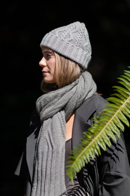 Vokse Hat | Cable-knit hat made from Far by Woolfolk