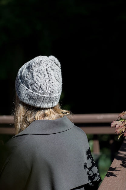 Vokse Hat | Cable-knit hat made from Far by Woolfolk