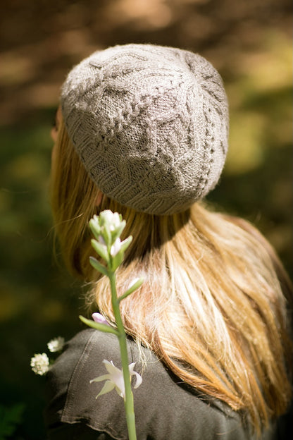 Vokse Hat | Cable-knit hat made from Far by Woolfolk