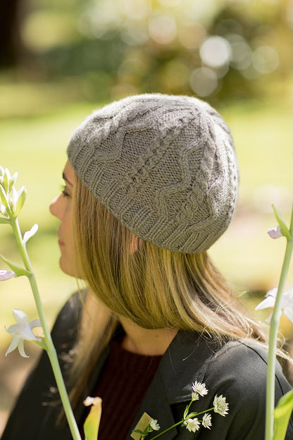 Vokse Hat | Cable-knit hat made from Far by Woolfolk