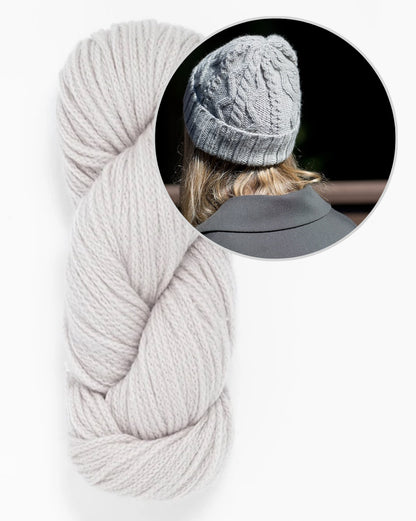 Vokse Hat | Cable-knit hat made from Far by Woolfolk