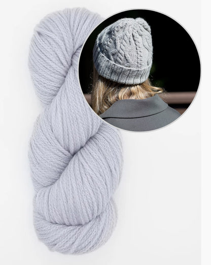 Vokse Hat | Cable-knit hat made from Far by Woolfolk