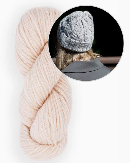 Vokse Hat | Cable-knit hat made from Far by Woolfolk